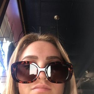 Meet your Posher, Bailey